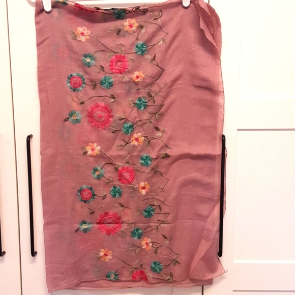Embroidered scarf - Picture 1 of 1